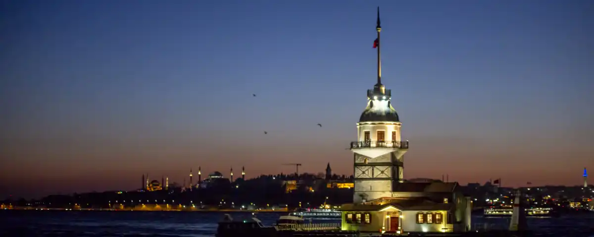 Kız Kulesi: Boğaz'ın Kalbindeki Gizemli Efsane  » Heryervilla.com
