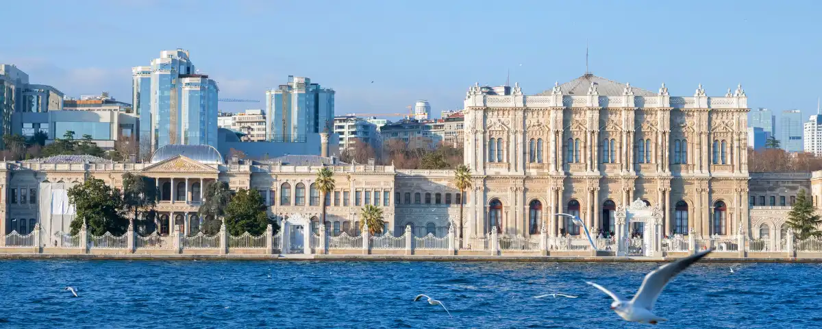 Dolmabahçe Sarayı: Osmanlı'nın Göz Alıcı Mirası » Heryervilla.com