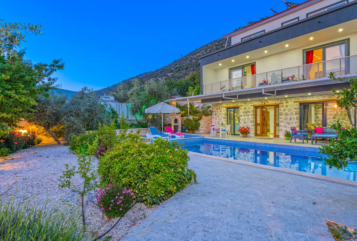 Emma-Villa-2_756.jpg