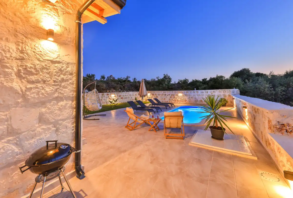 bs-v1-villa-bayhill-roof-stone-house-3-9503.jpg