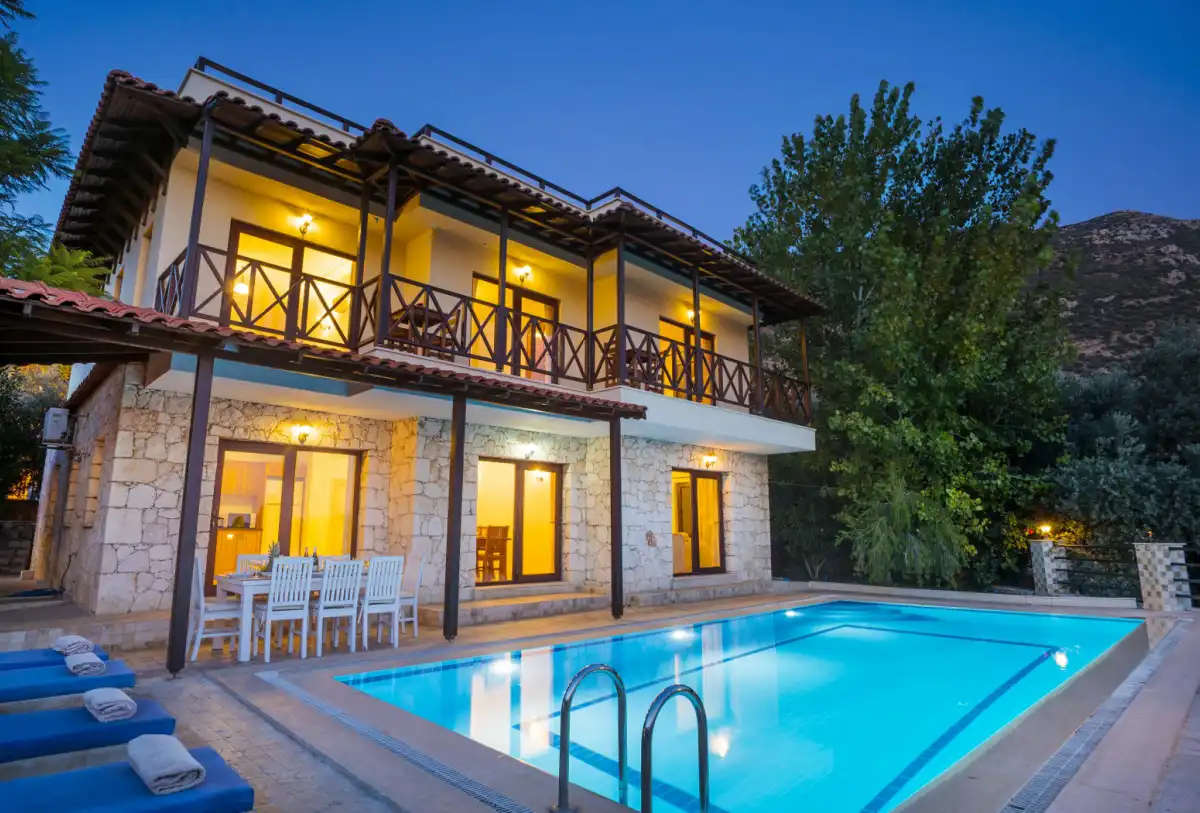 genis-aile-gruplari-icin-merkezi-kiralik-villa-otantik-001_835_988.jpg