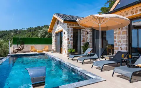 Villa Kontes- Deniz Manzaralı Muhafazakar 4 Kişi Konaklama Kapasiteli tatil villası