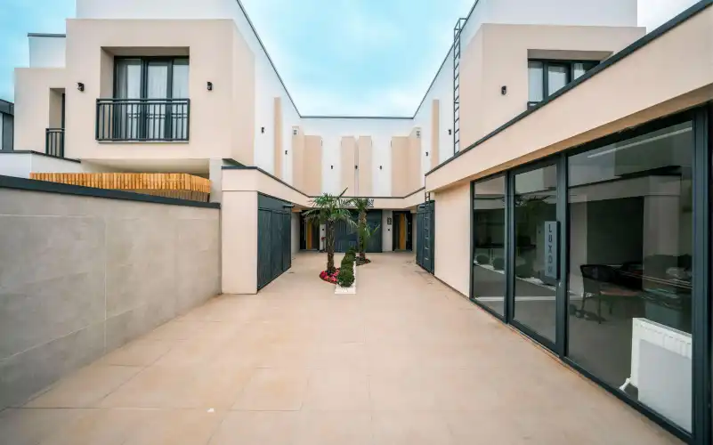 9b4868a5-edc2-4266-a249-34cb5f6b7793_559.jpg