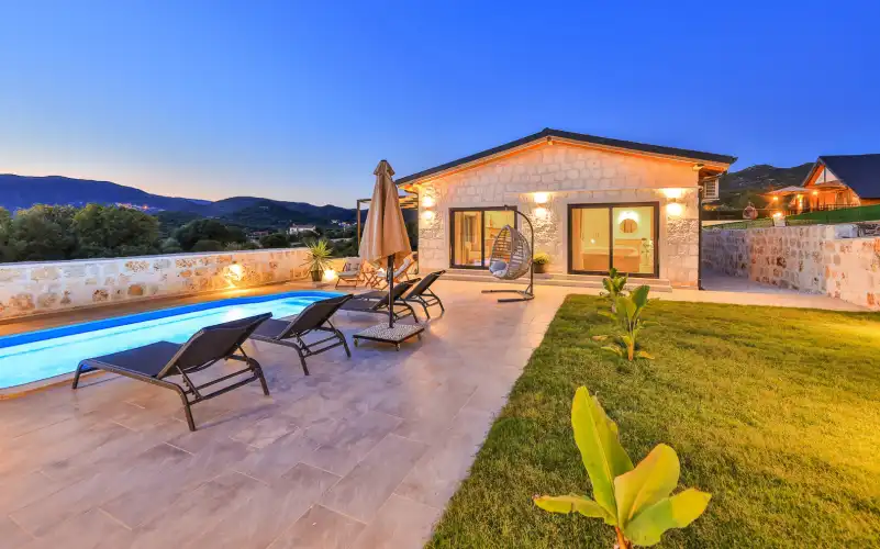 bs-v1-villa-bayhill-roof-stone-house-2-9917.jpg