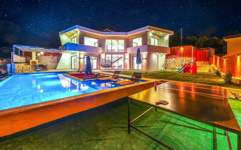 bs-v1-villa-glass-home-1-5182.jpg