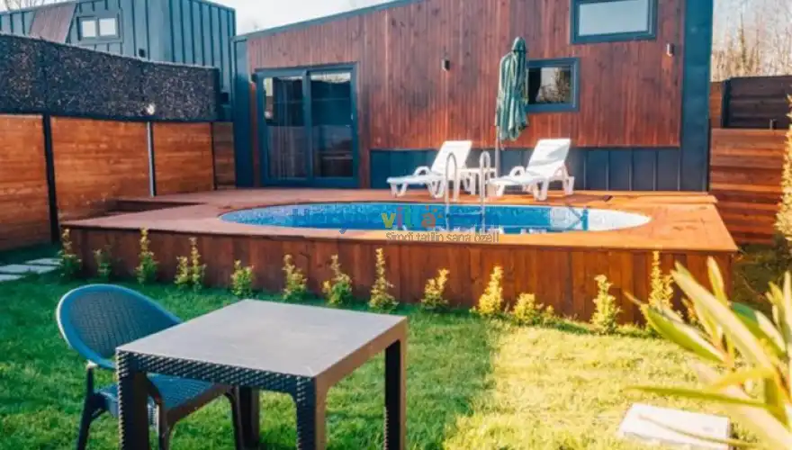 Tiny House Sunday 16