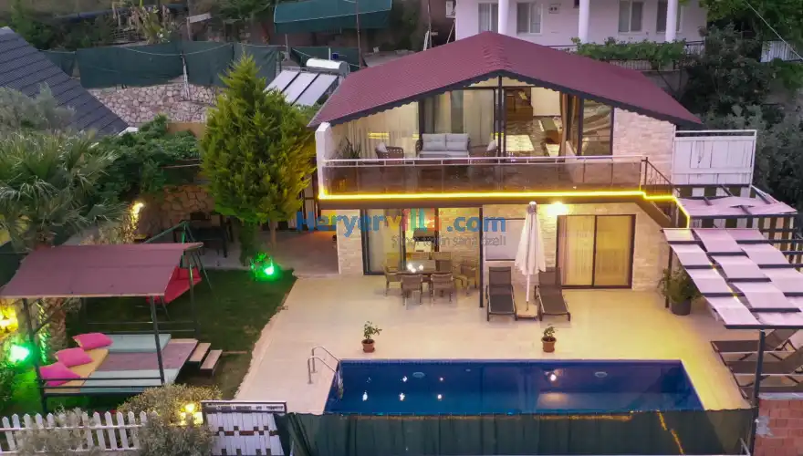 Villa Reyhan, Doğa Manzaralı , Havuzlu - VillaPaketi