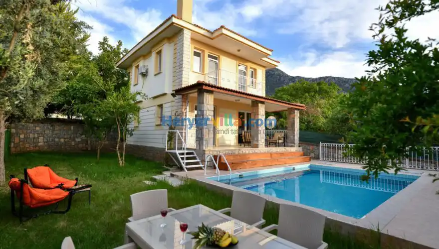 Villa Almond