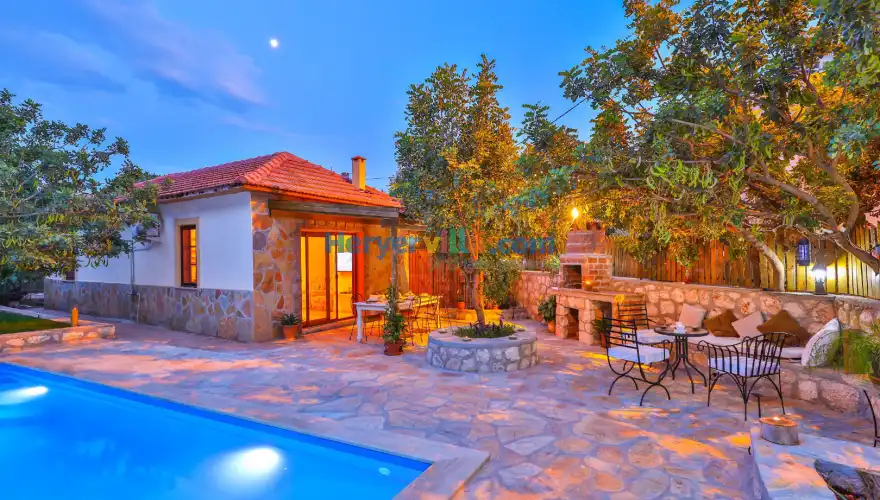 Villa Amarillo, havuzlu, jakuzili - villapaketi