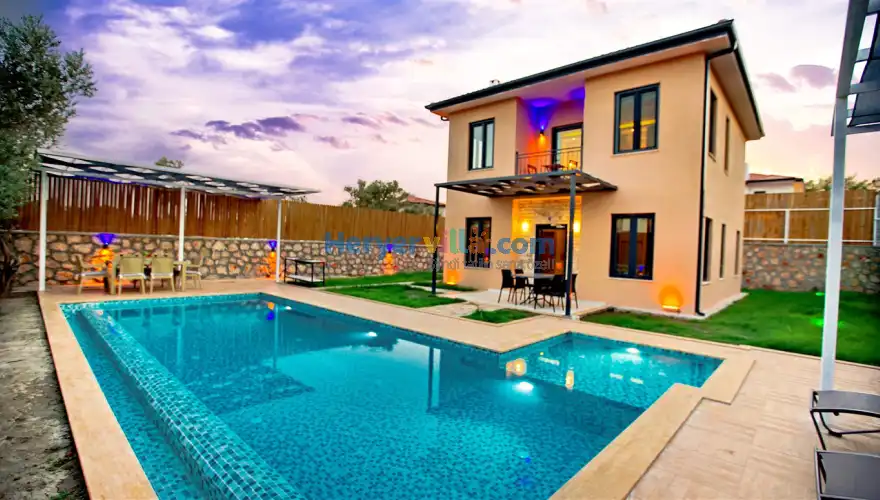 Villa Ersan 3, havuzlu, jakuzili, korunaklı - villapaketi