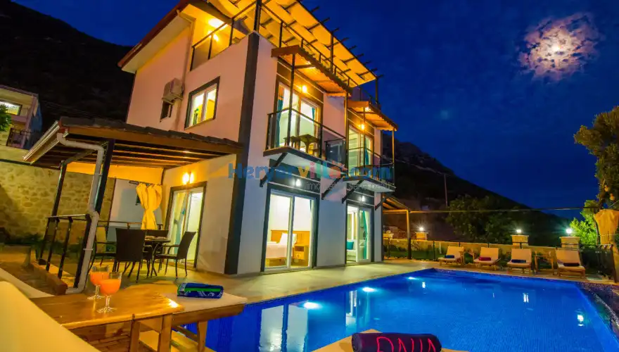 Villa Güçlü - Deniz Manzaralı- Muhafazakar Villa - Villa Paketi