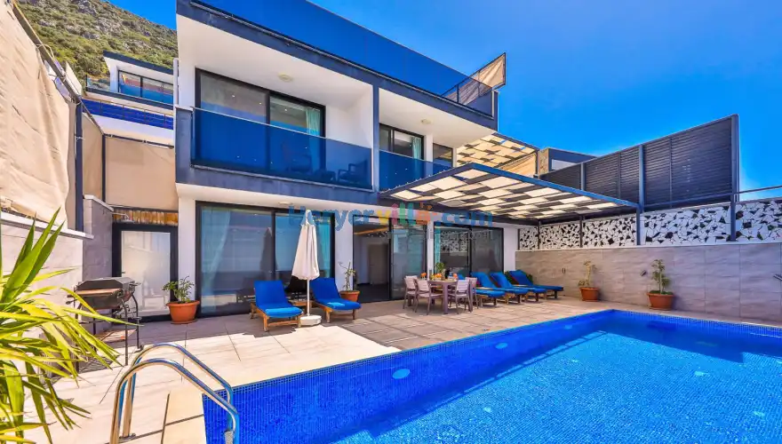 Villa Kardelen,merkeze yakın,havuzlu