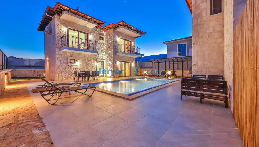 Villa Kaşlı 2 ,doğa içinde,balkonlu-VillaPaketi