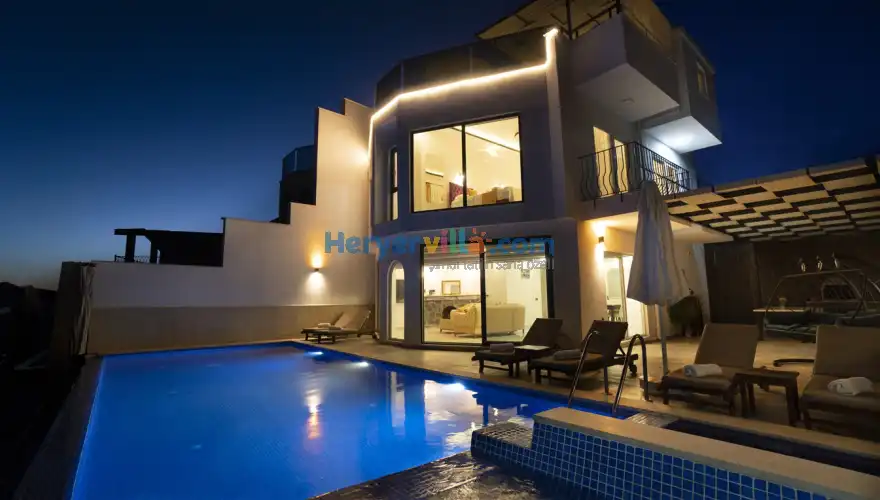 Villa Kübra, Deniz Manzaralı, Havuz - VillaPaketi
