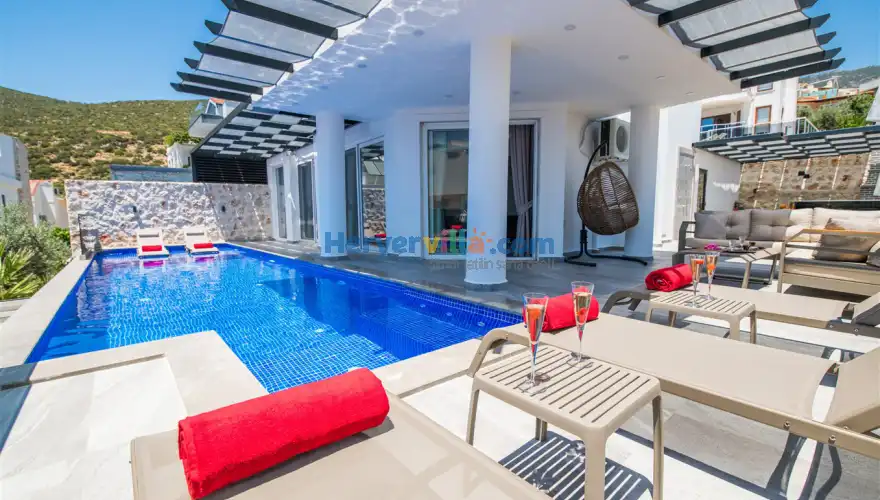 Villa Noname, havuzlu, jakuzili - villapaketi